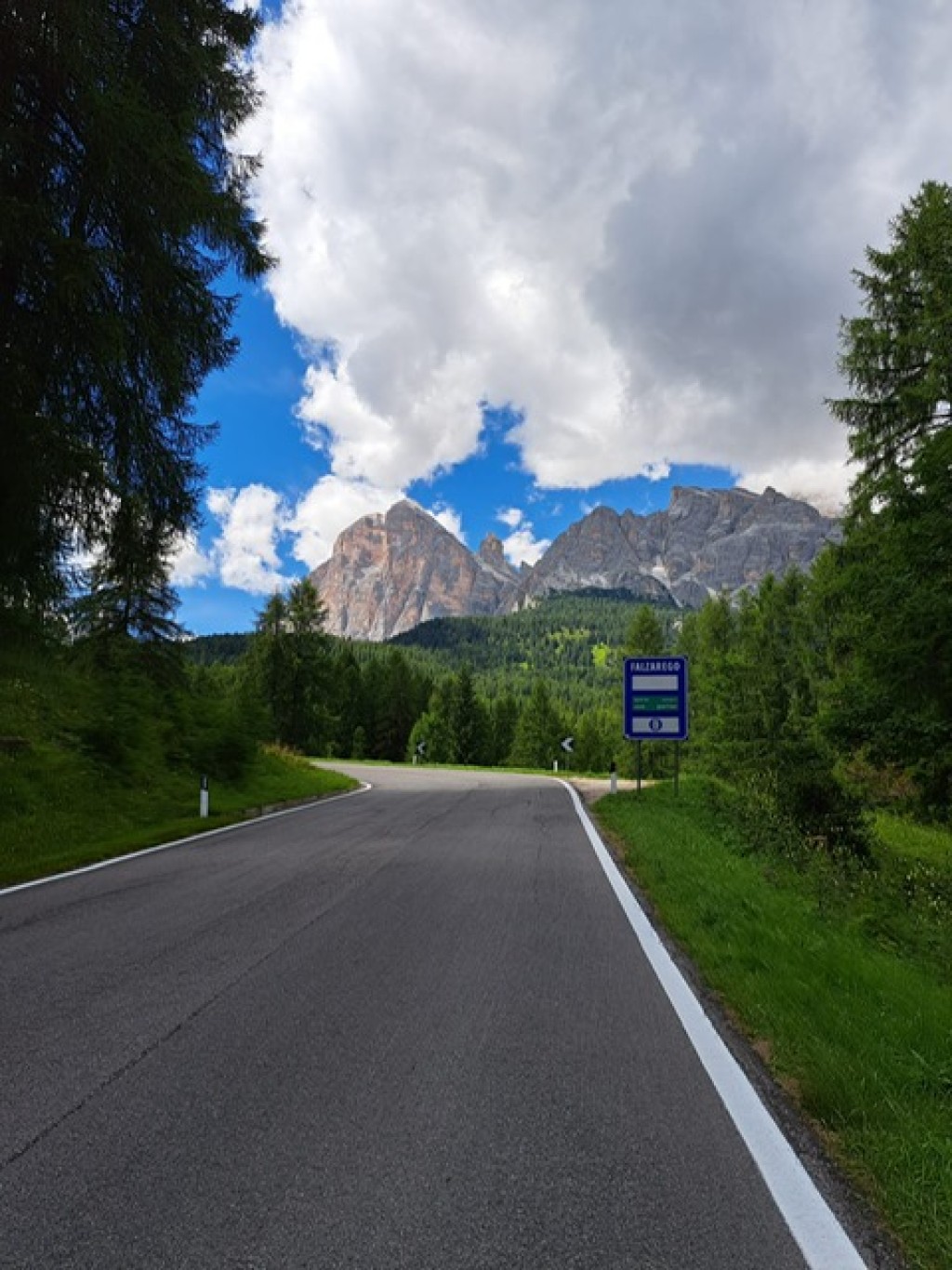 Passo Falzarego depuis Cortina d'Ampezzo